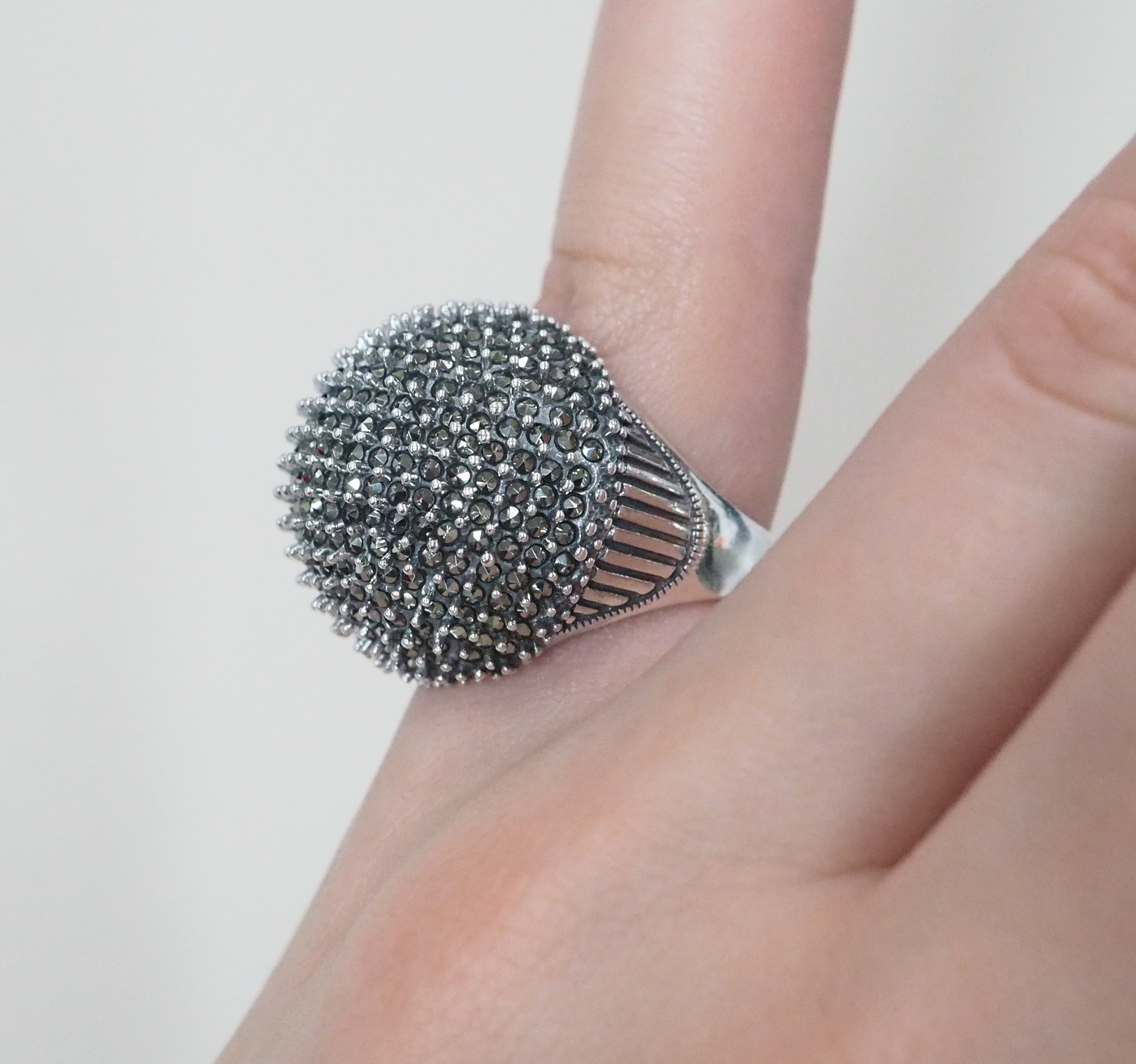 Серебряное кольцо с марказитами